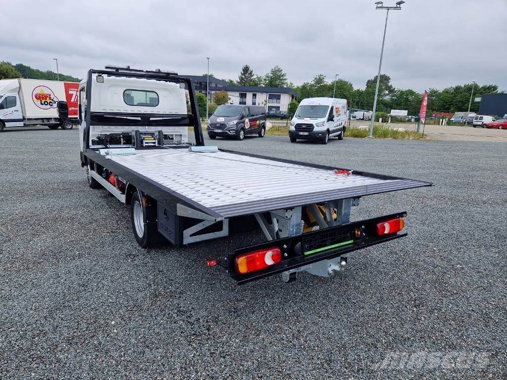 Nissan 35.13 Dostavna vozila / kombiji
