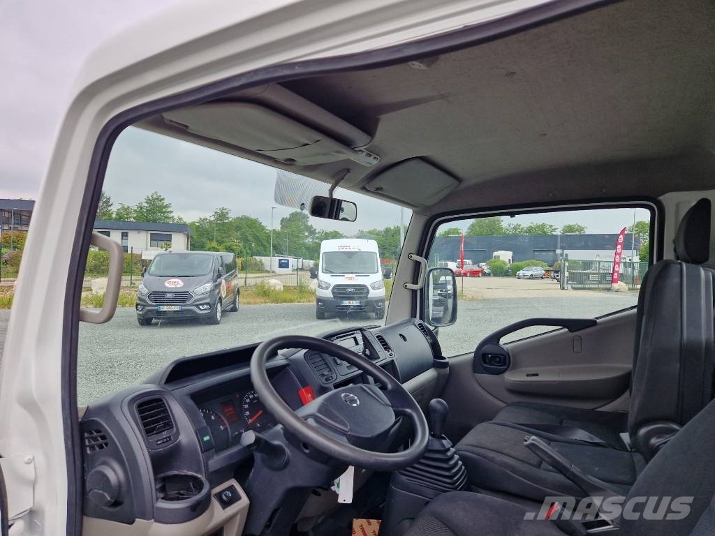 Nissan 35.13 Dostavna vozila / kombiji