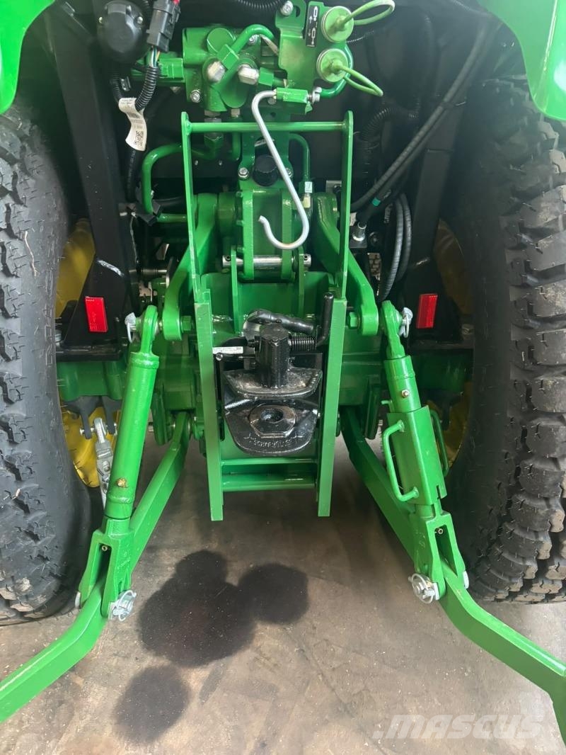 John Deere 3046R الجرارات