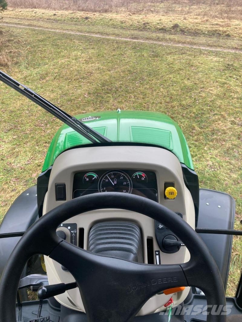 John Deere 3046R الجرارات