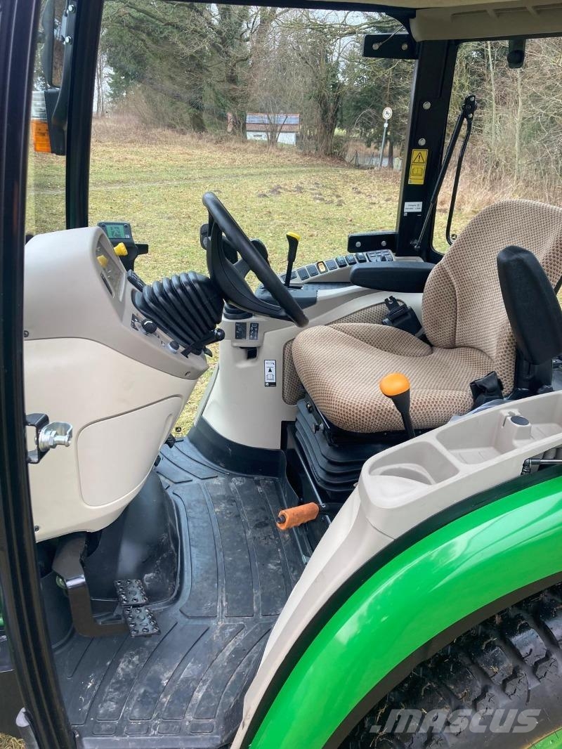 John Deere 3046R الجرارات
