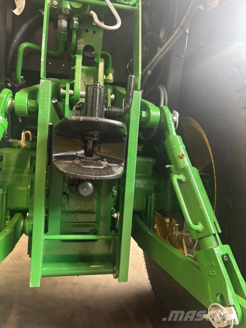 John Deere 3046R الجرارات