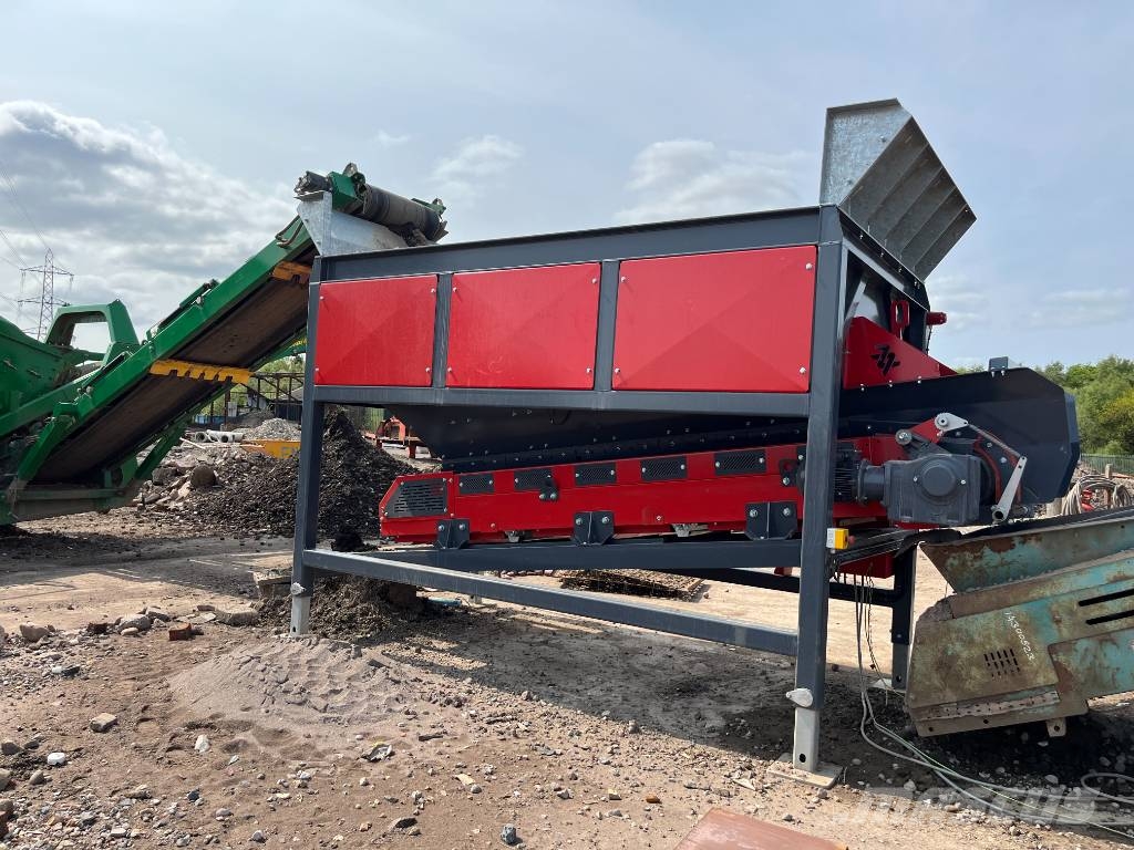 Quarry King BH12 Feed Hopper Tartályok és tölcsérek