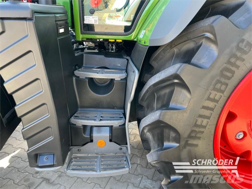 Fendt 724 VARIO GEN6 PROFI PLUS Traktorer