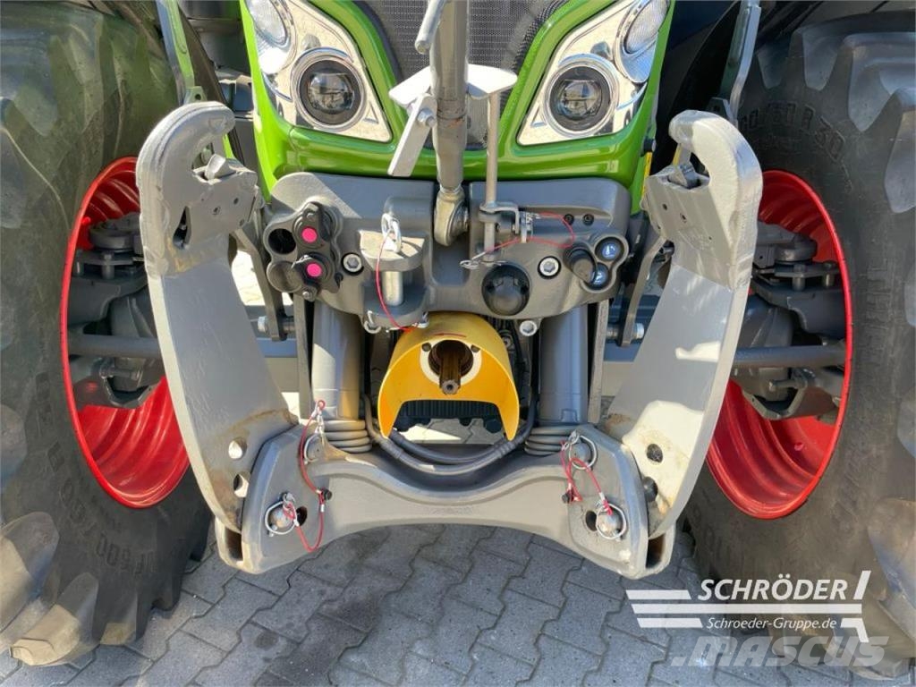 Fendt 724 VARIO GEN6 PROFI PLUS Traktorer