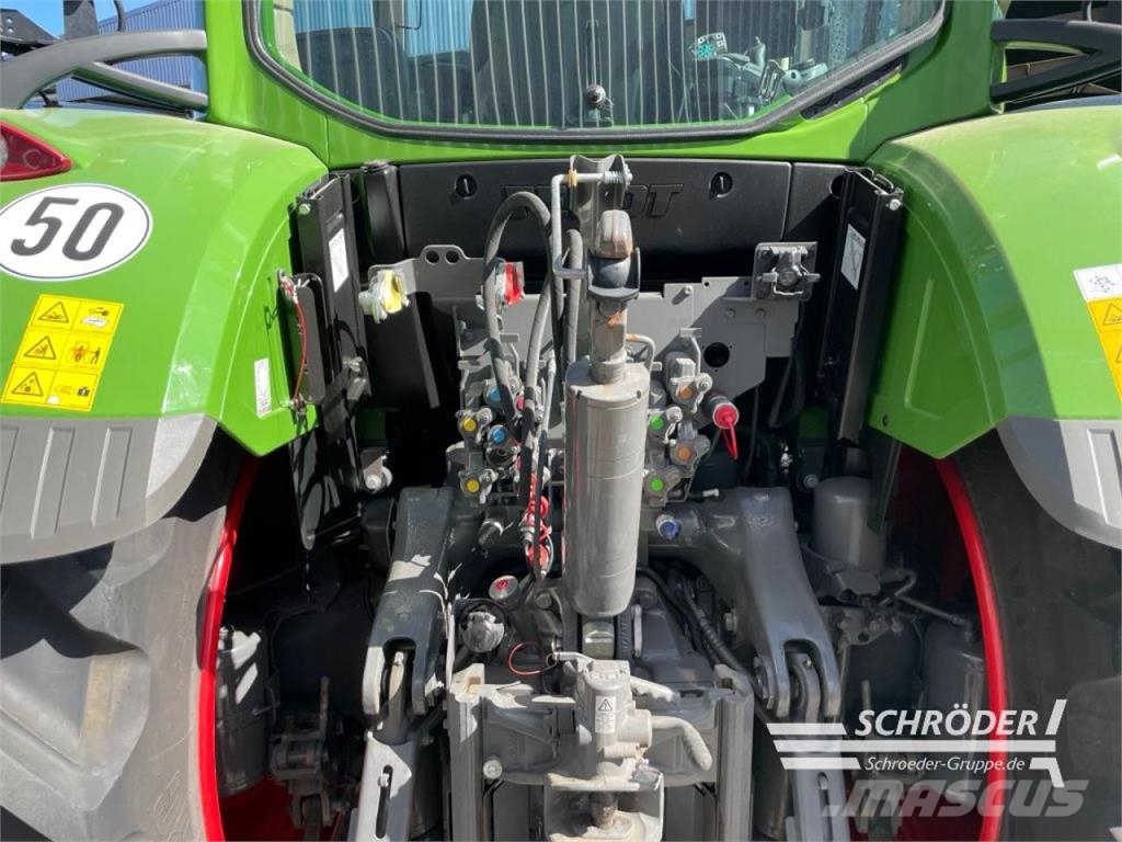 Fendt 724 VARIO GEN6 PROFI PLUS Traktorer