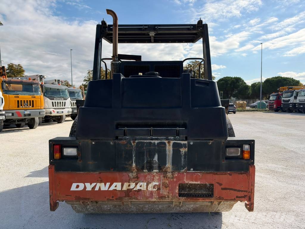 Dynapac CC 722 مداحل ثنائية الاسطوانة