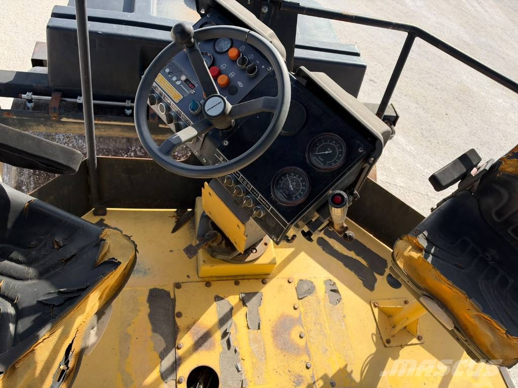 Dynapac CC 722 مداحل ثنائية الاسطوانة