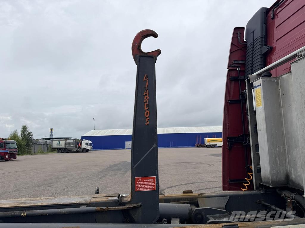 Volvo FH Siisti trippeli koukkuauto Hook lift trucks