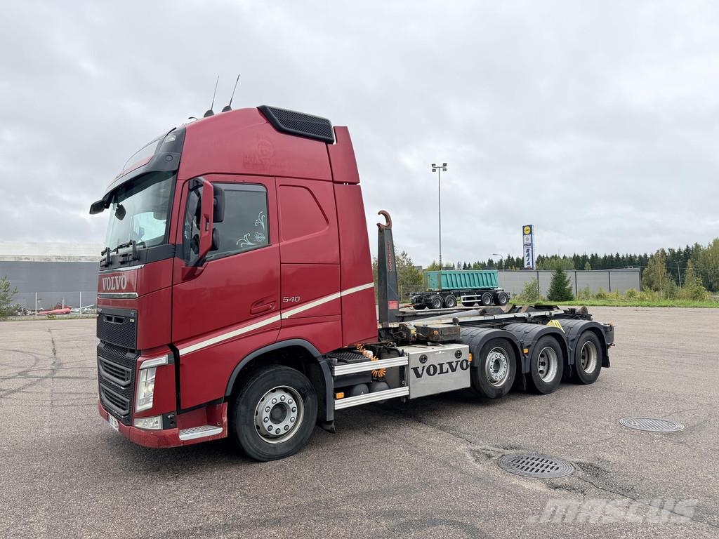 Volvo FH Siisti trippeli koukkuauto Hook lift trucks