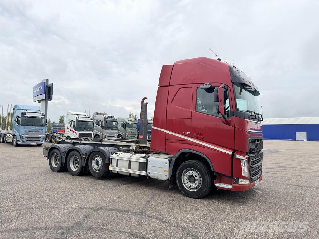 Volvo FH Siisti trippeli koukkuauto Hook lift trucks