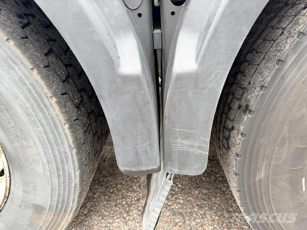 Volvo FH Siisti trippeli koukkuauto Hook lift trucks