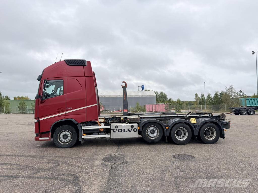 Volvo FH Siisti trippeli koukkuauto Hook lift trucks