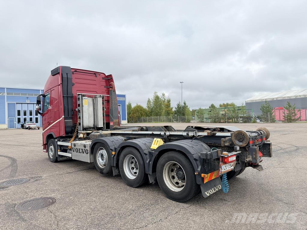 Volvo FH Siisti trippeli koukkuauto Hook lift trucks