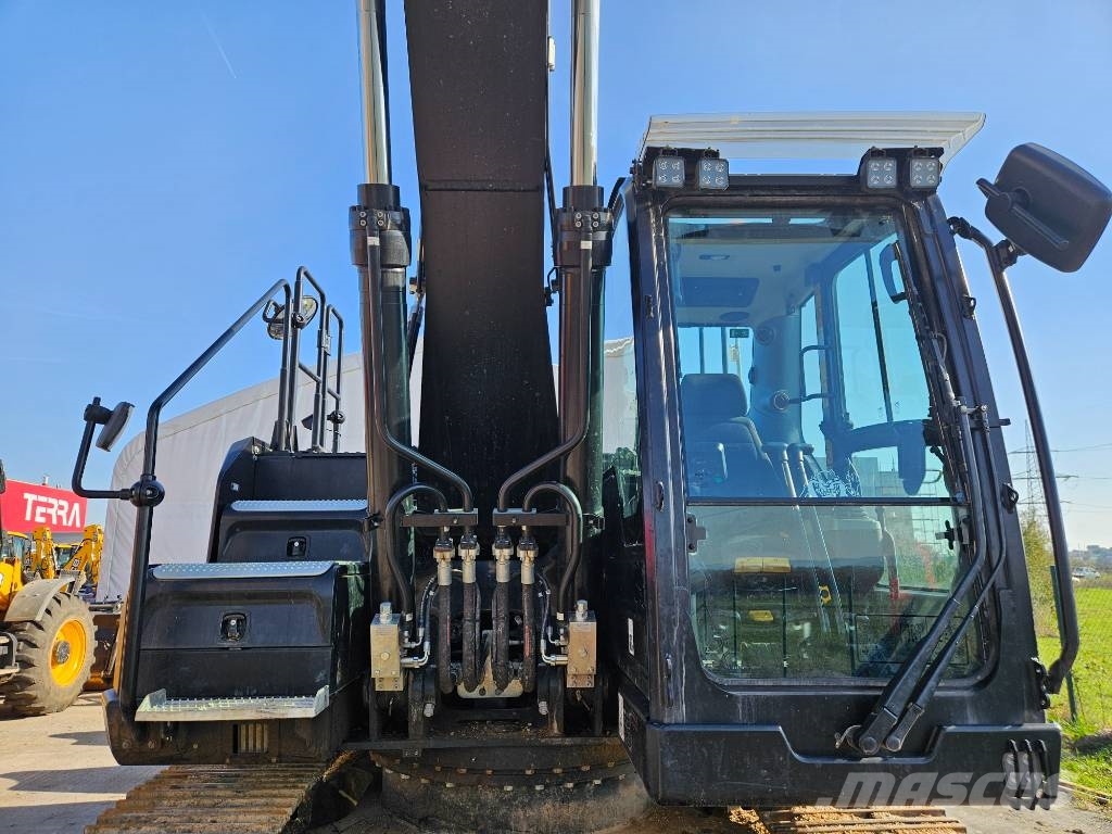 JCB 220 X C SV Black Edition + 2 buckets Excavadoras sobre orugas