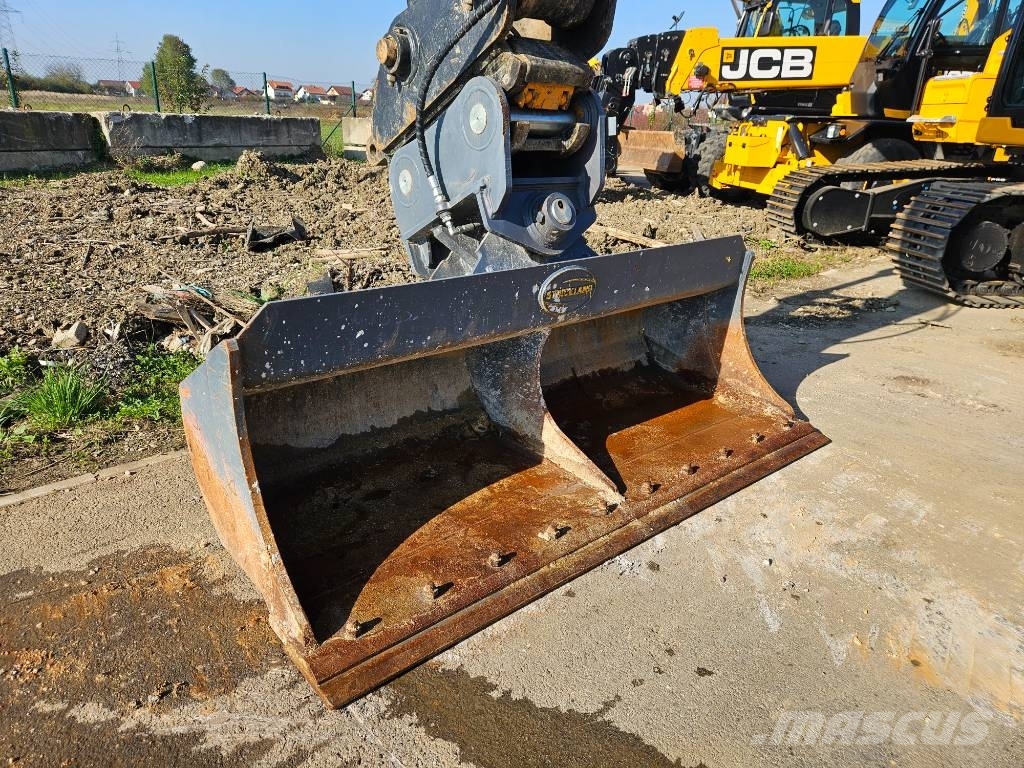 JCB 220 X C SV Black Edition + 2 buckets Excavadoras sobre orugas