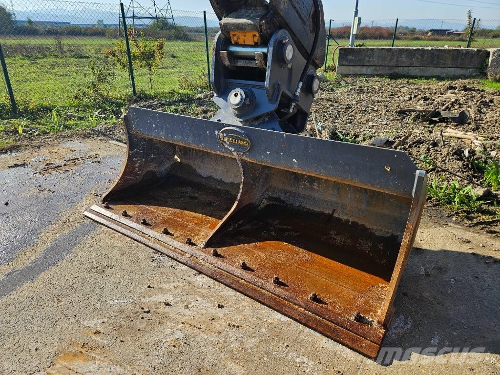 JCB 220 X C SV Black Edition + 2 buckets Excavadoras sobre orugas