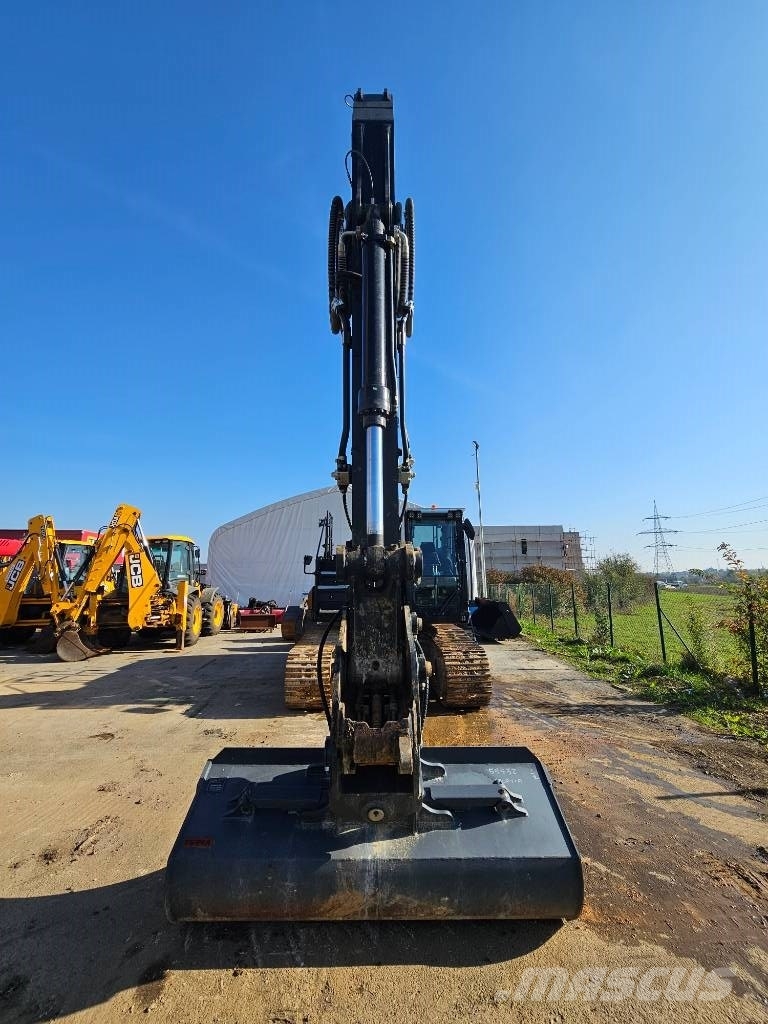 JCB 220 X C SV Black Edition + 2 buckets Excavadoras sobre orugas