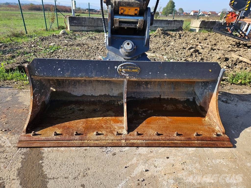 JCB 220 X C SV Black Edition + 2 buckets Excavadoras sobre orugas