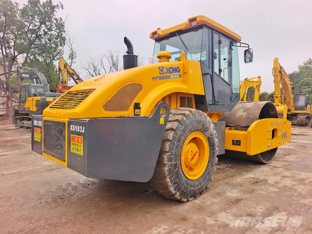 XCMG XS 183 J shanghai largest supplier مداحل أحادية الأسطوانة