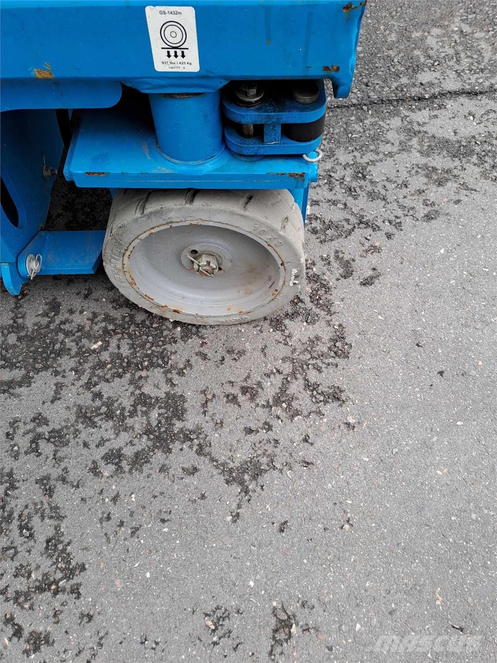 Genie GS 1432m رافعات مقصية الشكل