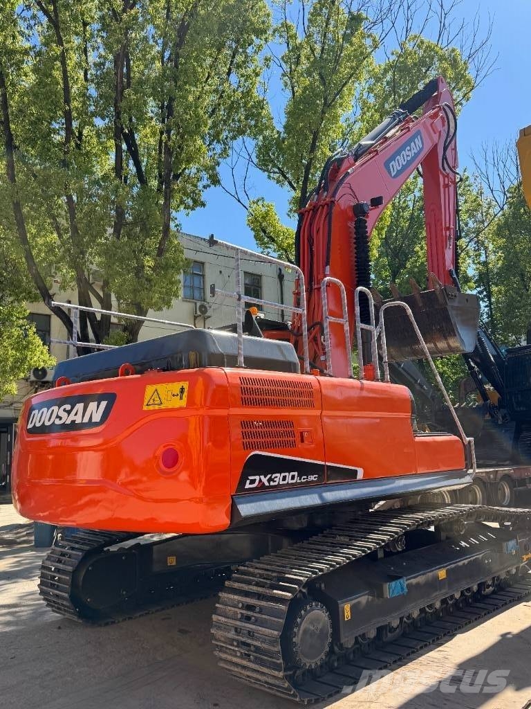 Doosan DX 300 LC-9C Bagri goseničarji