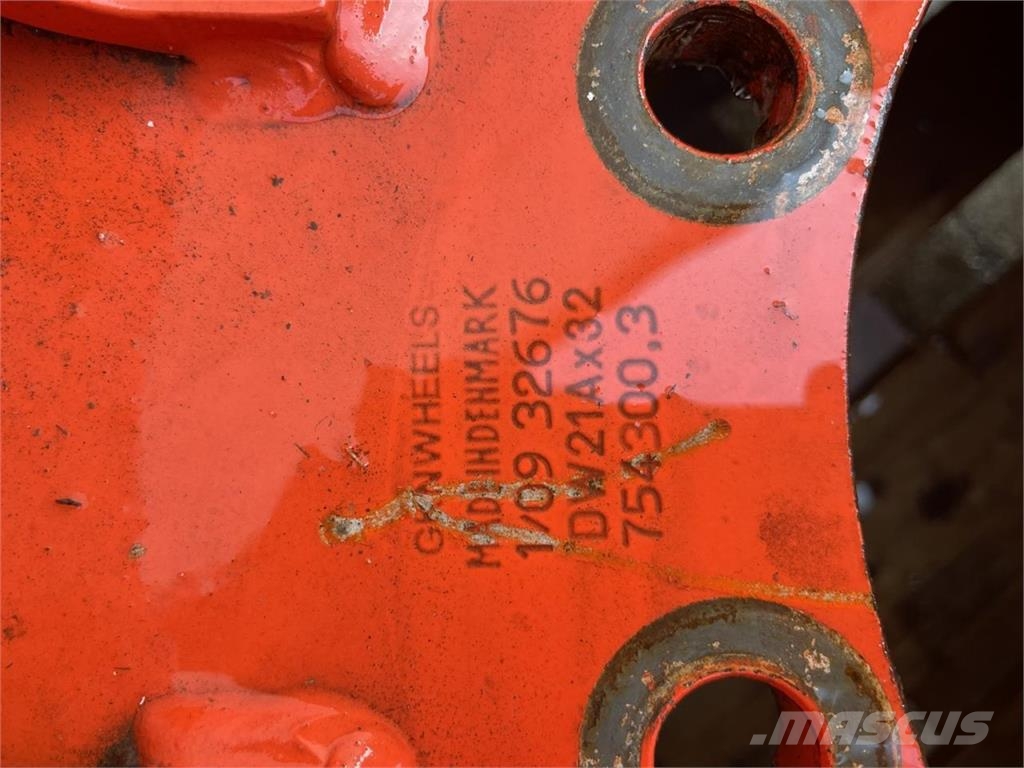 CLAAS DW21Ax32 Felge 754300.3 Додаткове обладнання для збиральних комбайнів