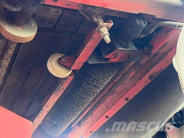 Terex Finlay 883+ Triple shaft 이동식 선별기