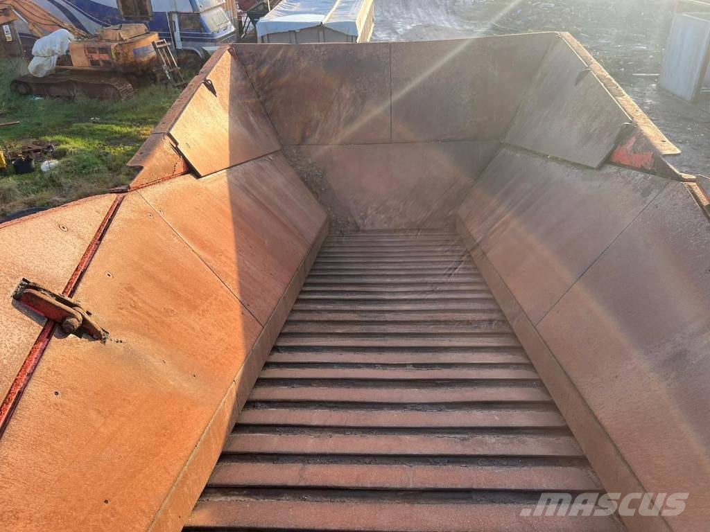 Terex Finlay 883+ Triple shaft 이동식 선별기