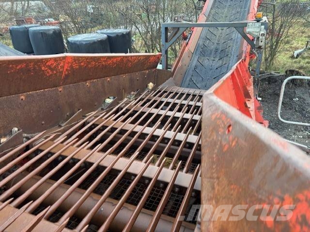 Terex Finlay 883+ Triple shaft 이동식 선별기