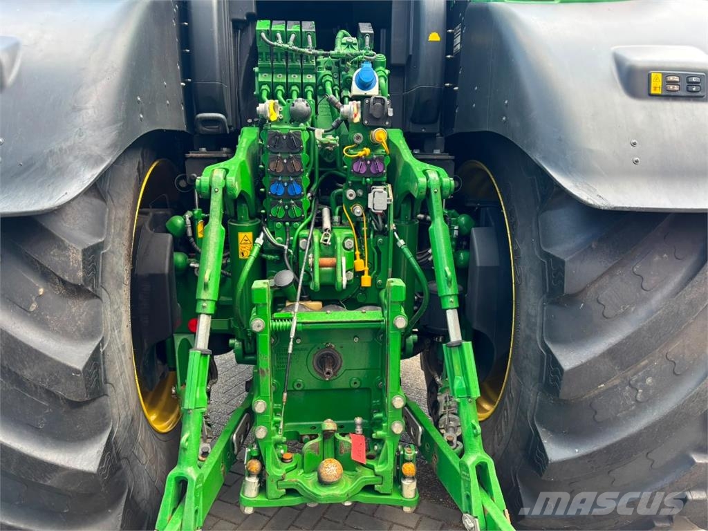 John Deere 6230R Traktory