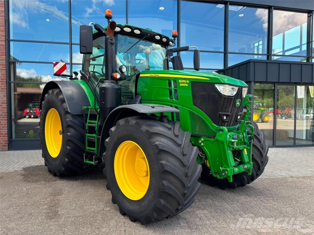 John Deere 6230R Traktory