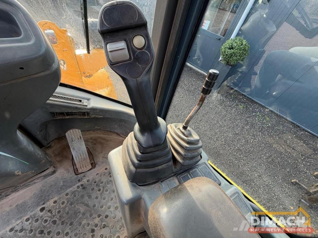 Volvo L30B Quick coupler - Folding bucket - Forks Wheel loaders
