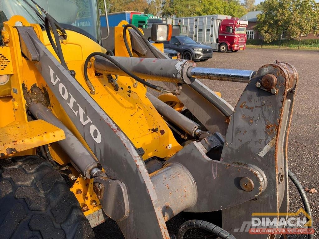 Volvo L30B Quick coupler - Folding bucket - Forks Wheel loaders
