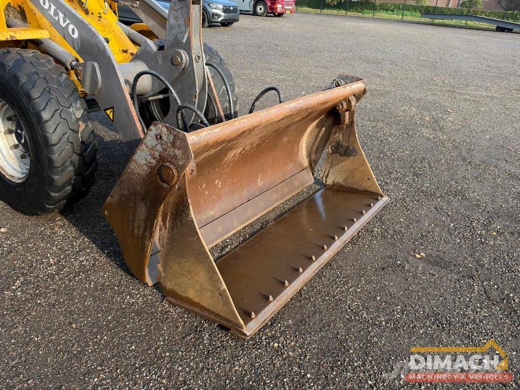 Volvo L30B Quick coupler - Folding bucket - Forks Wheel loaders