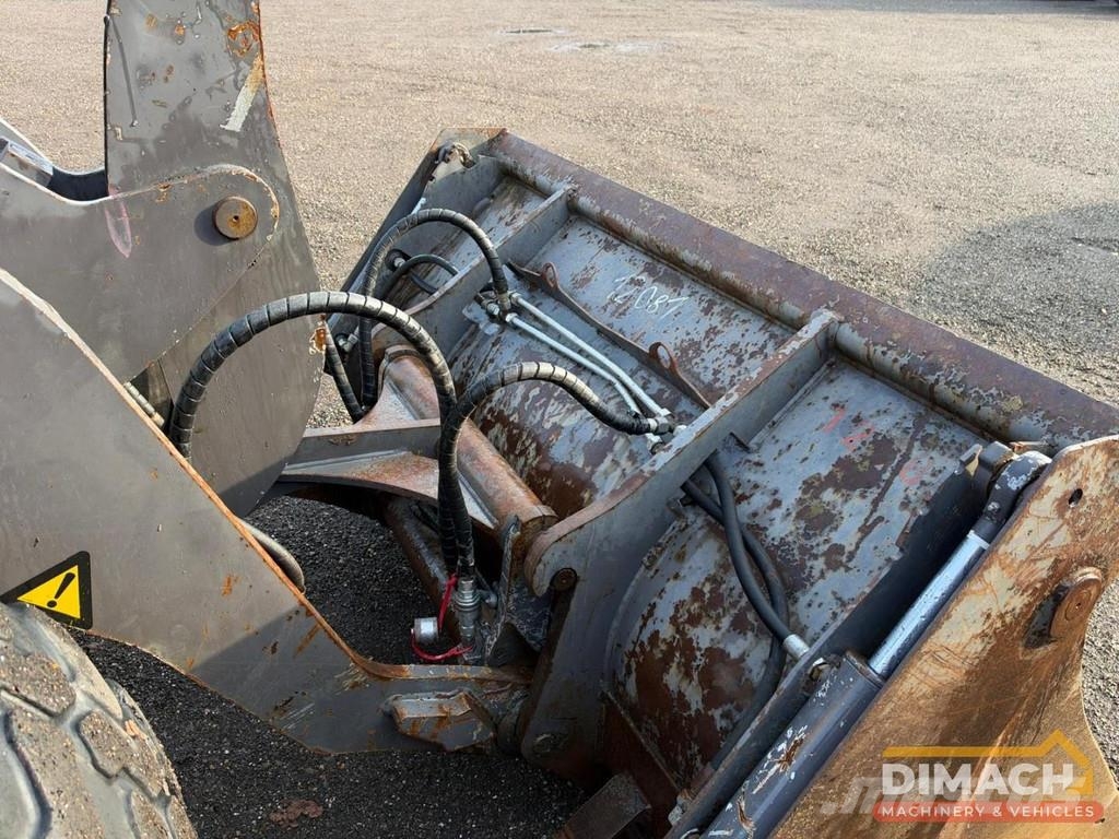Volvo L30B Quick coupler - Folding bucket - Forks Wheel loaders