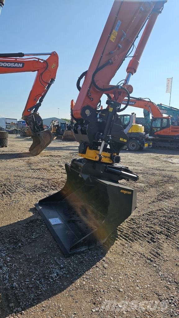 Hitachi ZX 225 US LC-7 , Begagnad SÄLJES 履带挖掘机