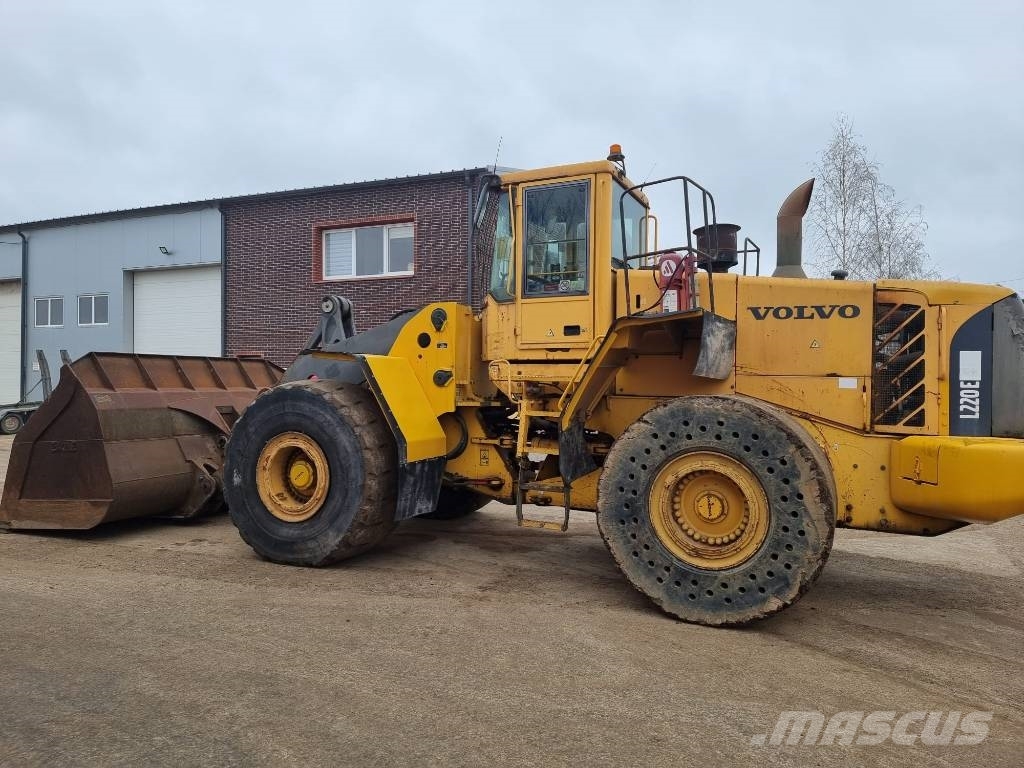 Volvo L 220 E Chargeuse sur pneus