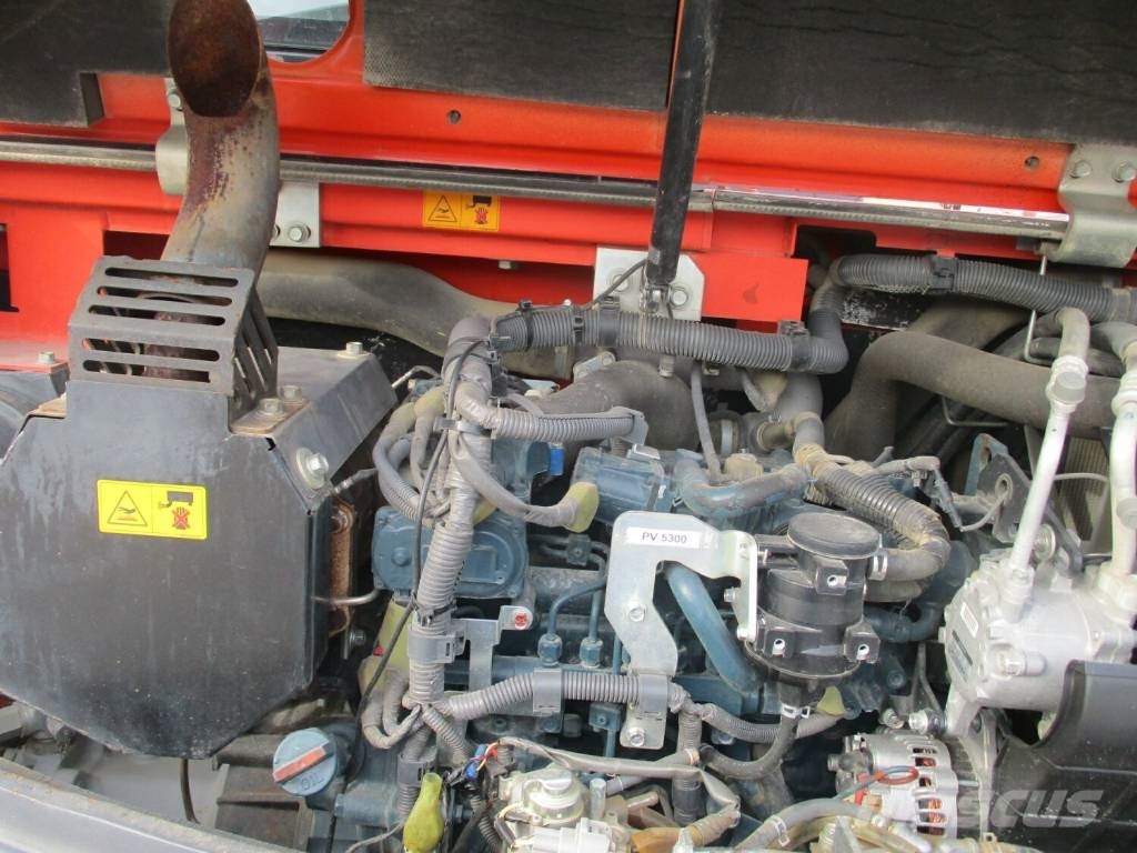 Kubota KX 080-4 中型挖掘机