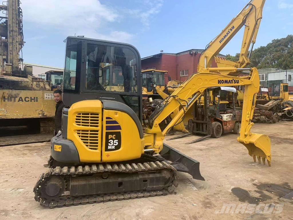 Komatsu PC 35 小型挖掘机