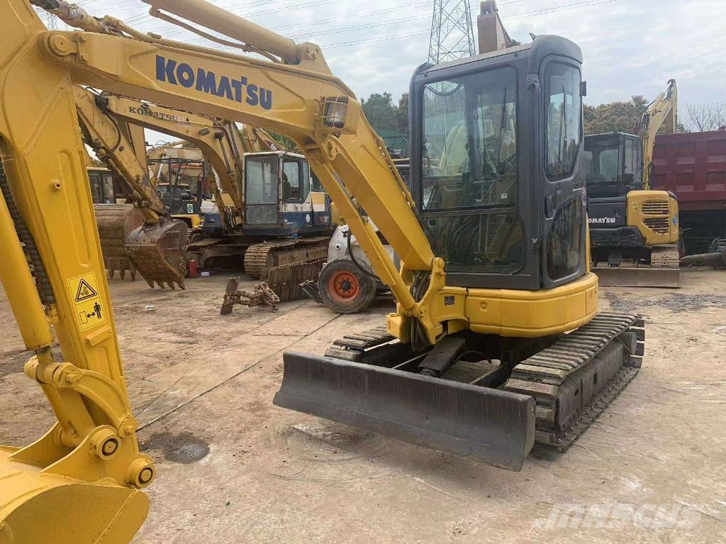 Komatsu PC 35 小型挖掘机