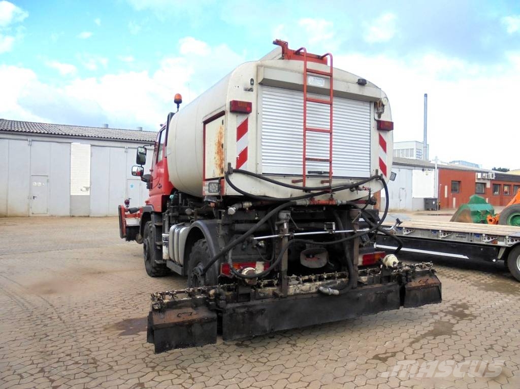 Mercedes-Benz Unimog U 400 mit Spritzmaschine Schäfer Bitumin levittäjät