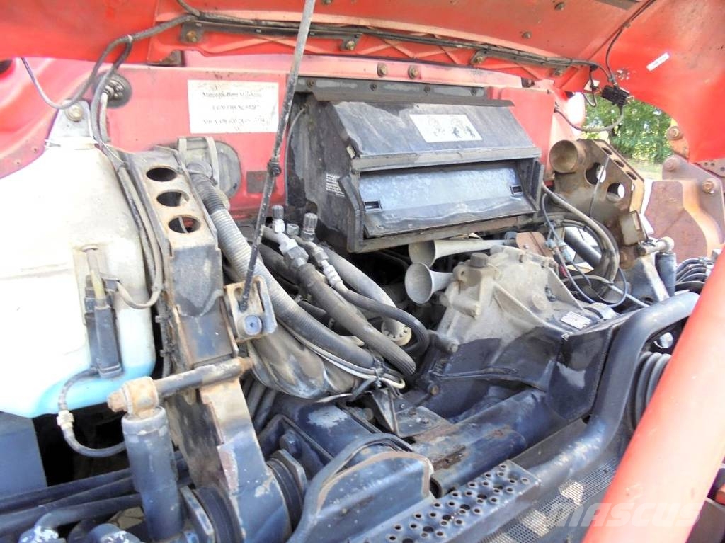 Mercedes-Benz Unimog U 400 mit Spritzmaschine Schäfer Bitumin levittäjät