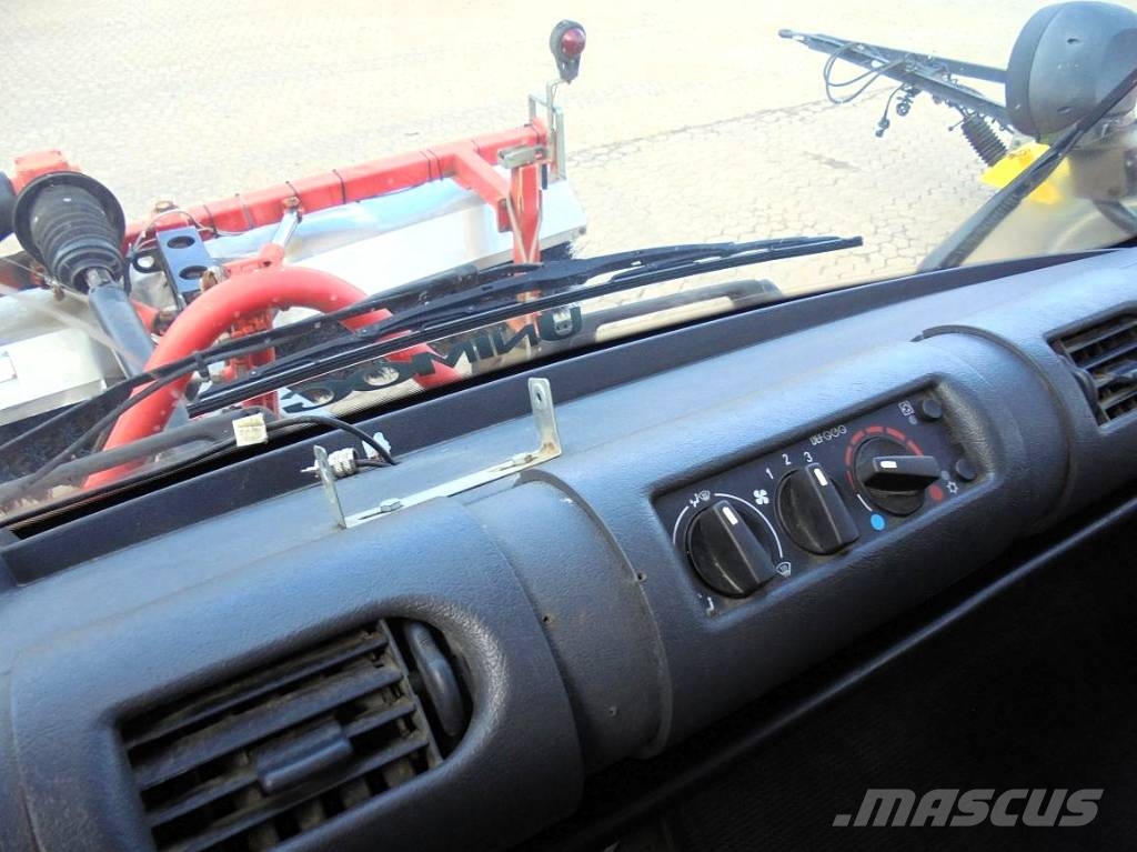 Mercedes-Benz Unimog U 400 mit Spritzmaschine Schäfer Bitumin levittäjät