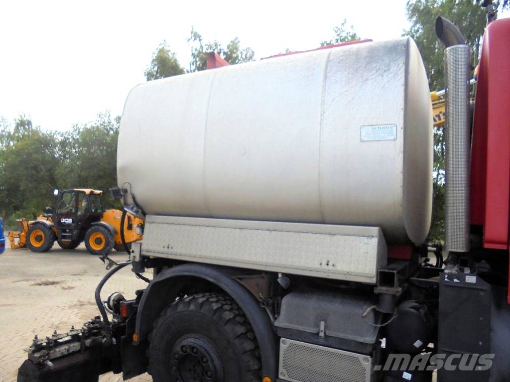Mercedes-Benz Unimog U 400 mit Spritzmaschine Schäfer Bitumin levittäjät