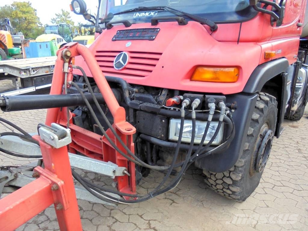 Mercedes-Benz Unimog U 400 mit Spritzmaschine Schäfer Bitumin levittäjät