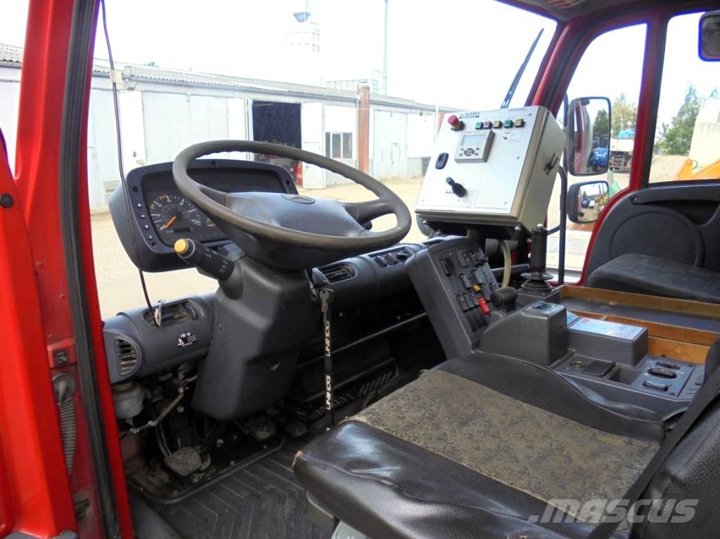 Mercedes-Benz Unimog U 400 mit Spritzmaschine Schäfer Bitumin levittäjät