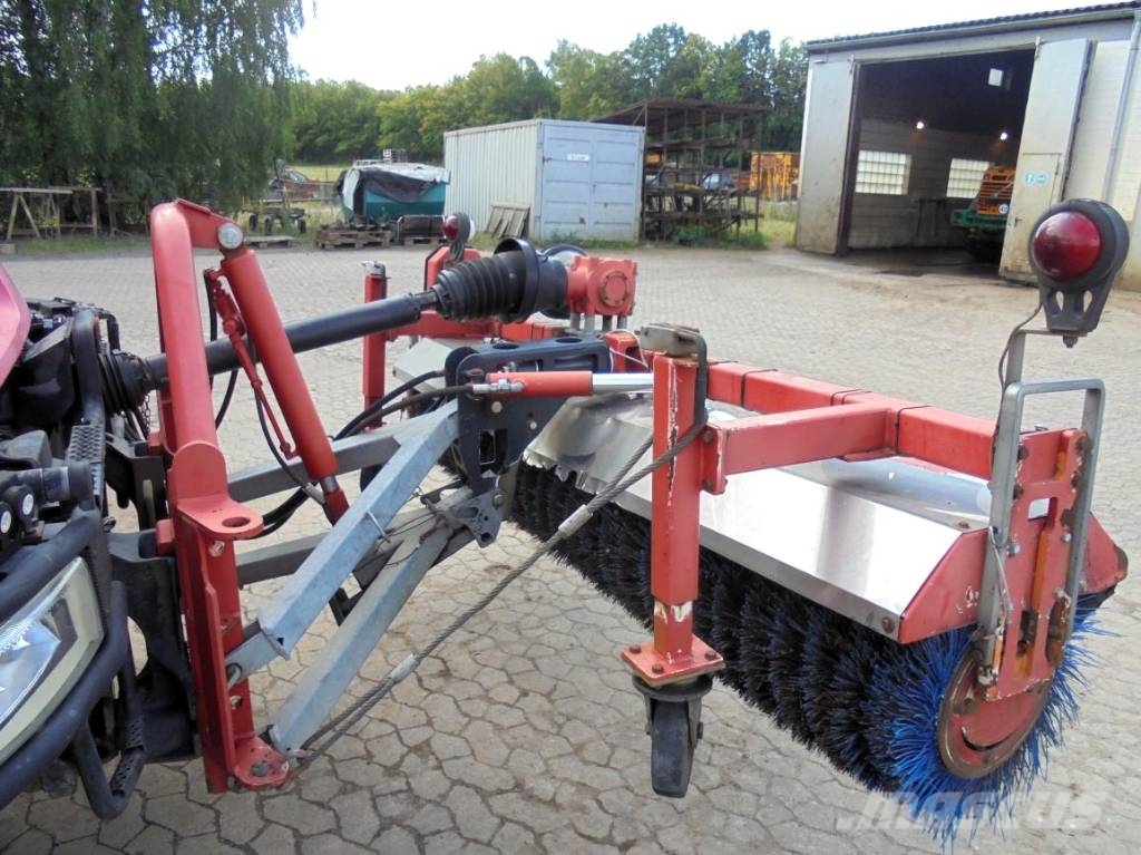 Mercedes-Benz Unimog U 400 mit Spritzmaschine Schäfer Bitumin levittäjät