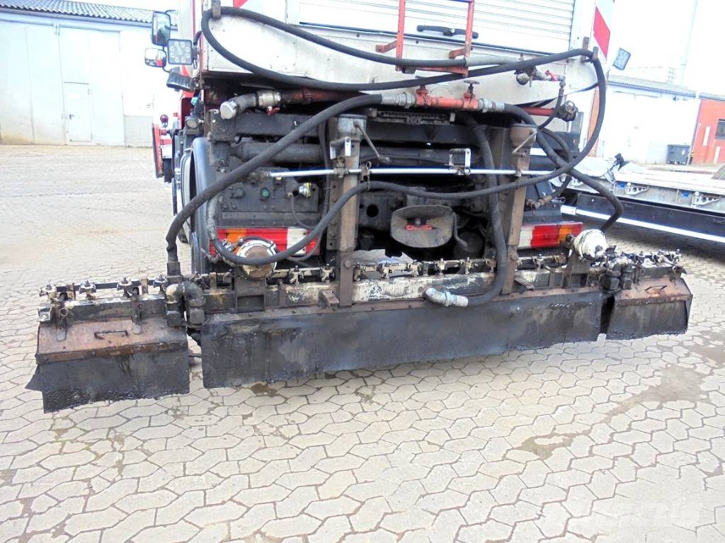 Mercedes-Benz Unimog U 400 mit Spritzmaschine Schäfer Bitumin levittäjät