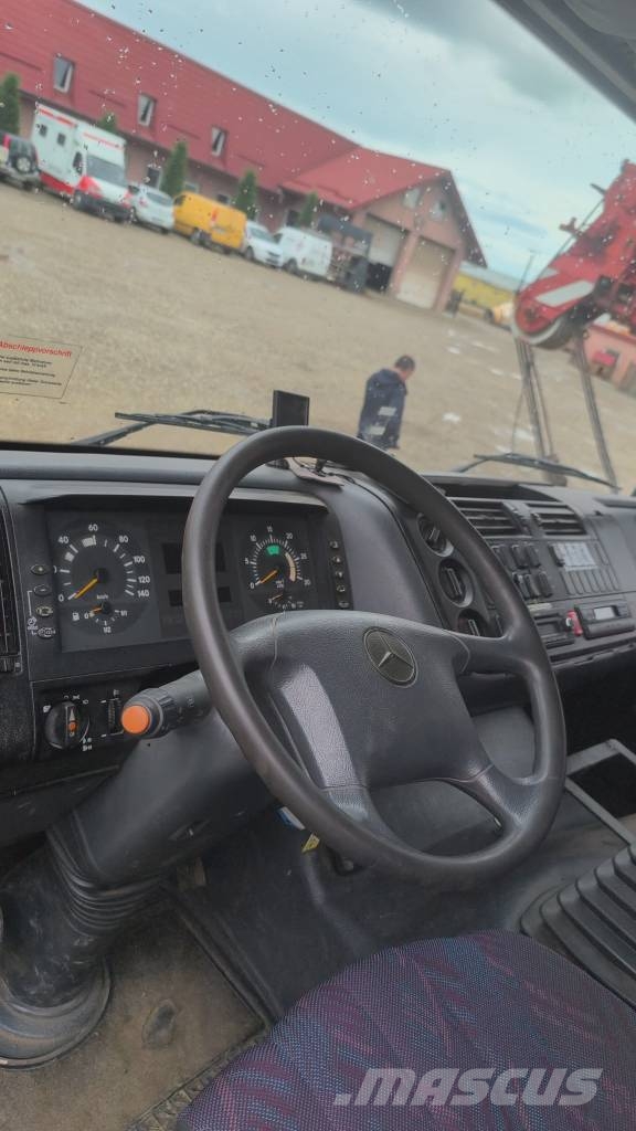 Mercedes-Benz Atego 1823 شاحنات الرافعات